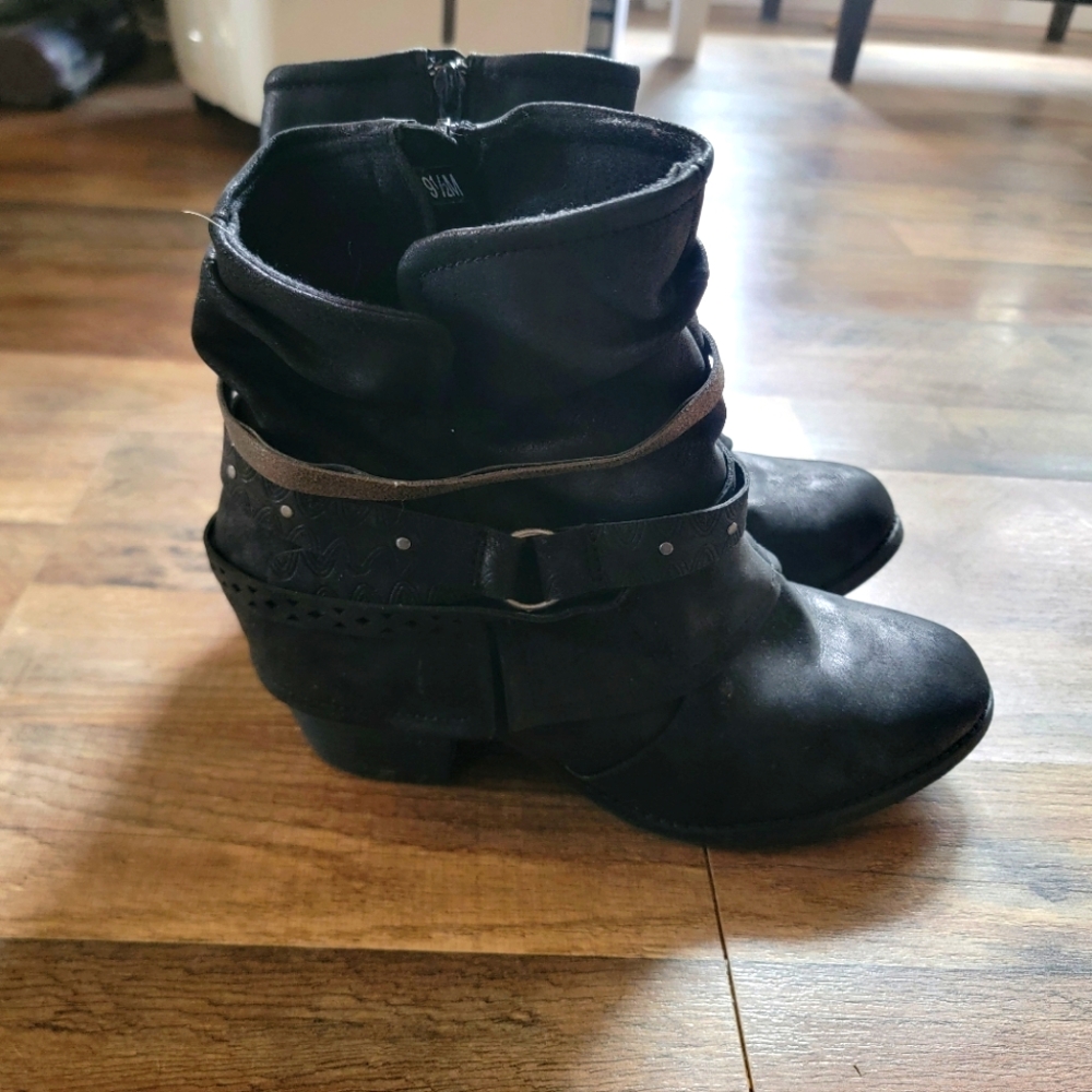 Women's Shimmer By EDL Mettalic Black  Ankle Boots